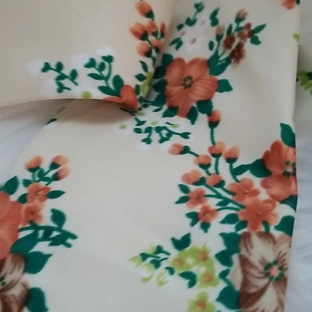 VTG Custom Tailored Fruit of the Loom Flowers Tie.
